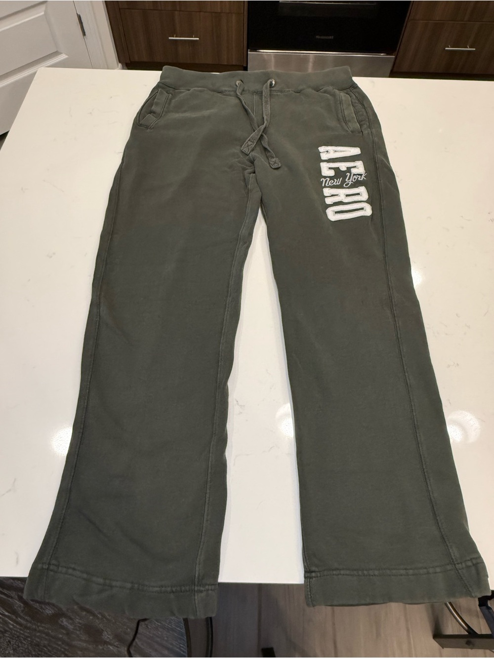 Y2K Aeropostale Woman’s Green Sweatpants - Medium